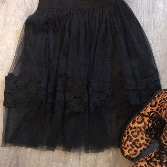 Francesca’s Collections Dina Be Black Tulle Skirt - Picture 2 of 5